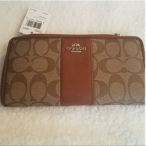 Coach NWTSignaturePVC leather accordian Zip wallet